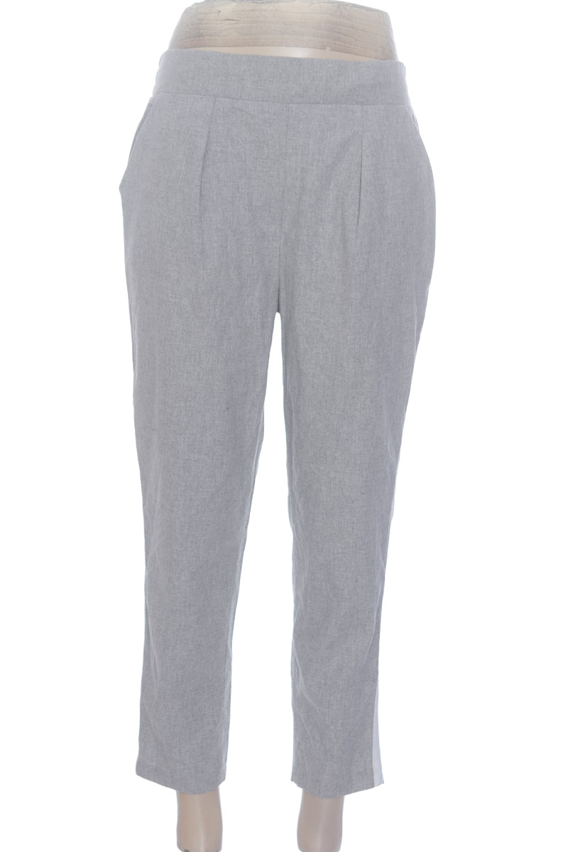 Pantalones color Gris - Stradivarius