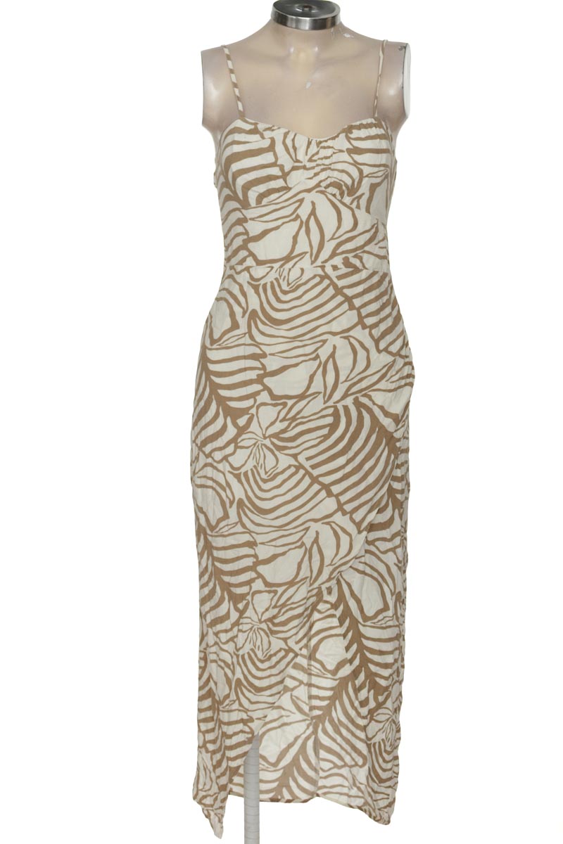 Vestido / Enterizo color Beige - Closeando