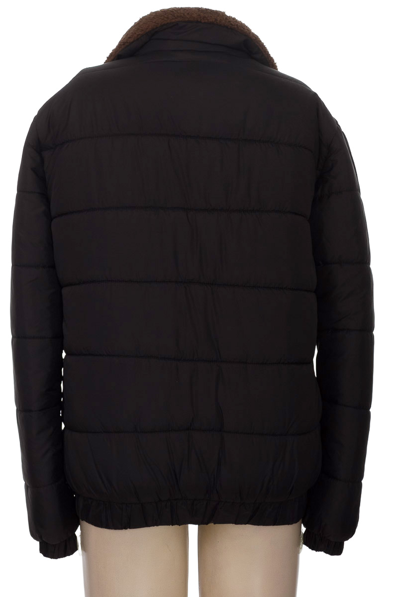 Chaqueta / Abrigo color Negro - Closeando