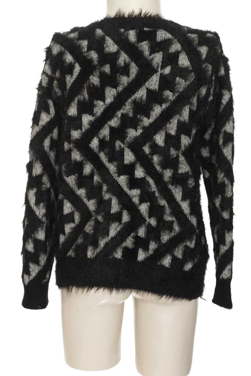 Sweater color Negro - Closeando