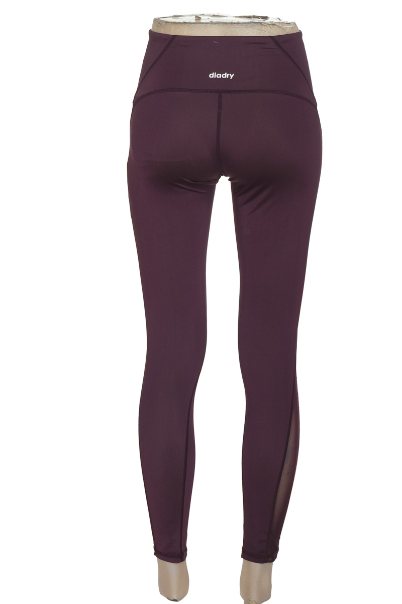 Ropa Deportiva / Salida de Baño color Morado - Diadora