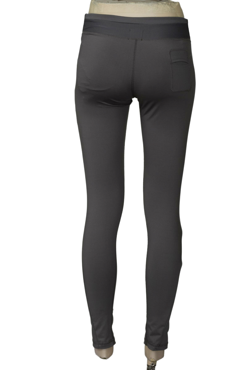 Ropa Deportiva / Salida de Baño color Gris - Gef
