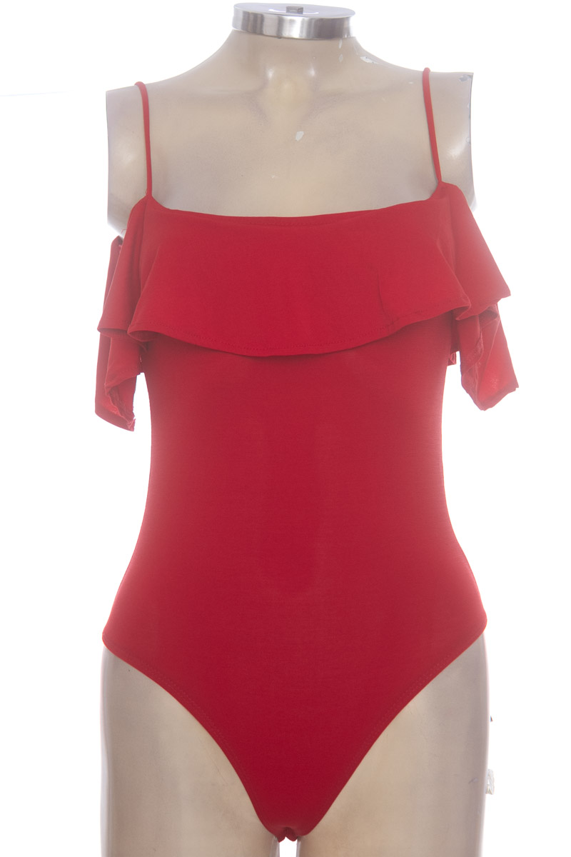 Top / Camiseta color Rojo - Stradivarius