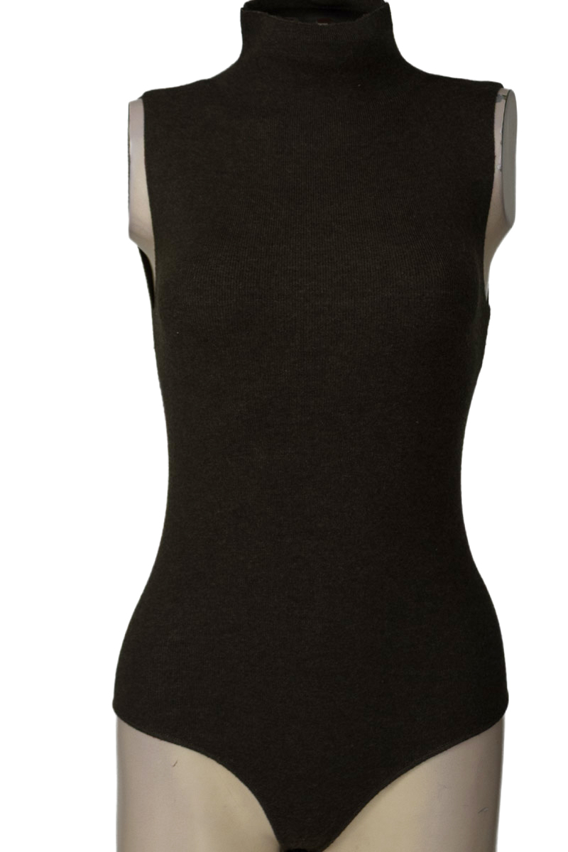 Top / Camiseta color Verde - Zara