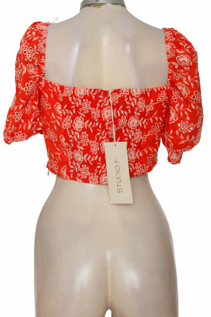 Top / Camiseta color Rojo - Studio F
