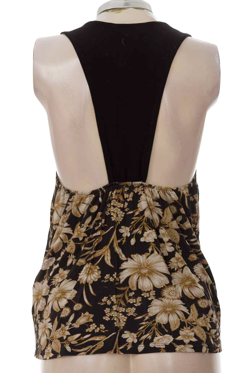 Top / Camiseta color Negro - Koaj