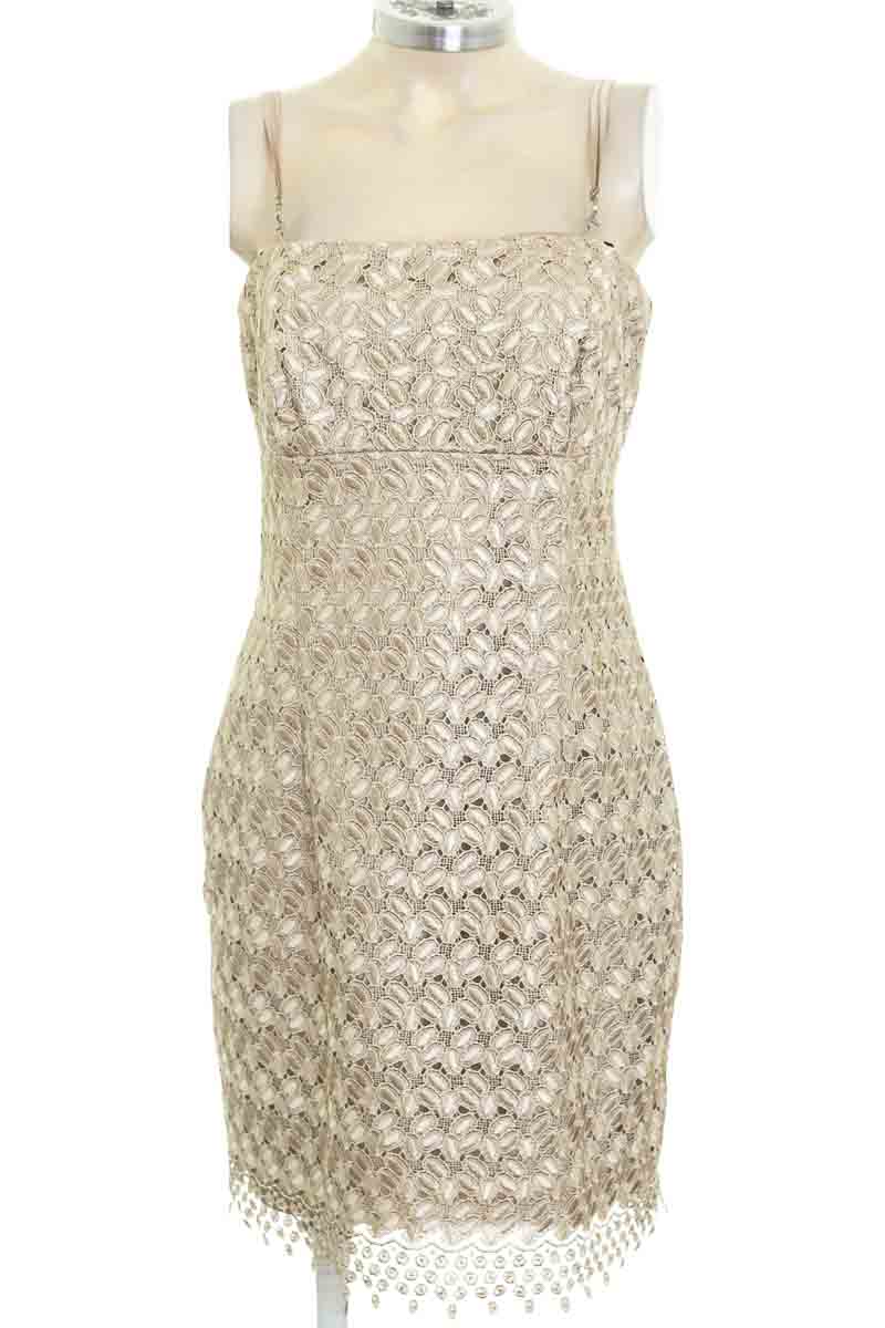 Vestido / Enterizo color Dorado Laundry by Shelli Segal Closeando