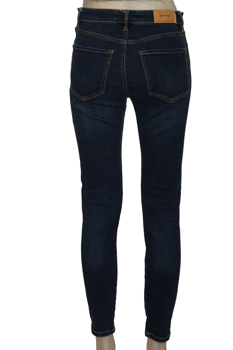 Pantalones color Azul - Stradivarius