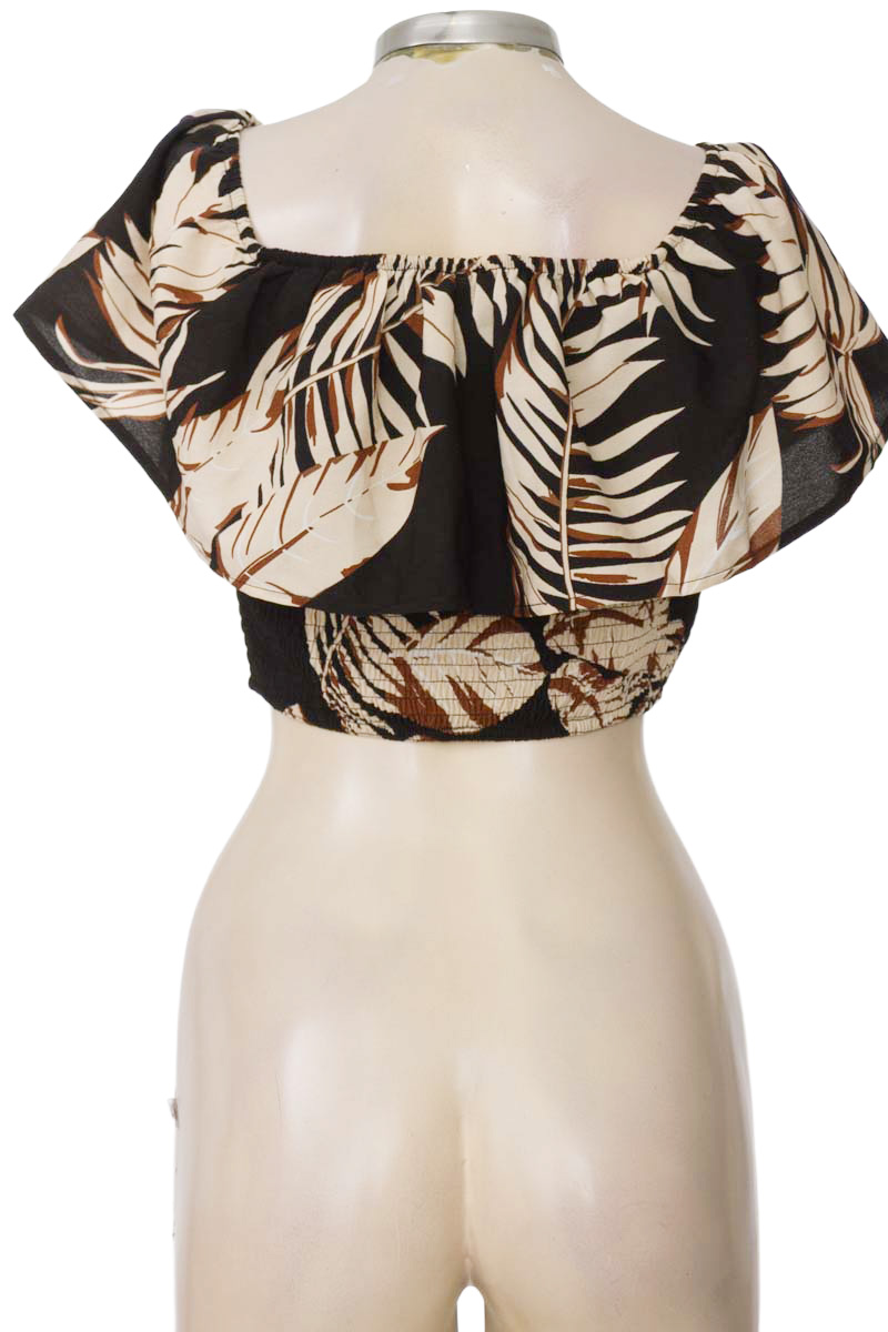 Top / Camiseta color Negro - Closeando