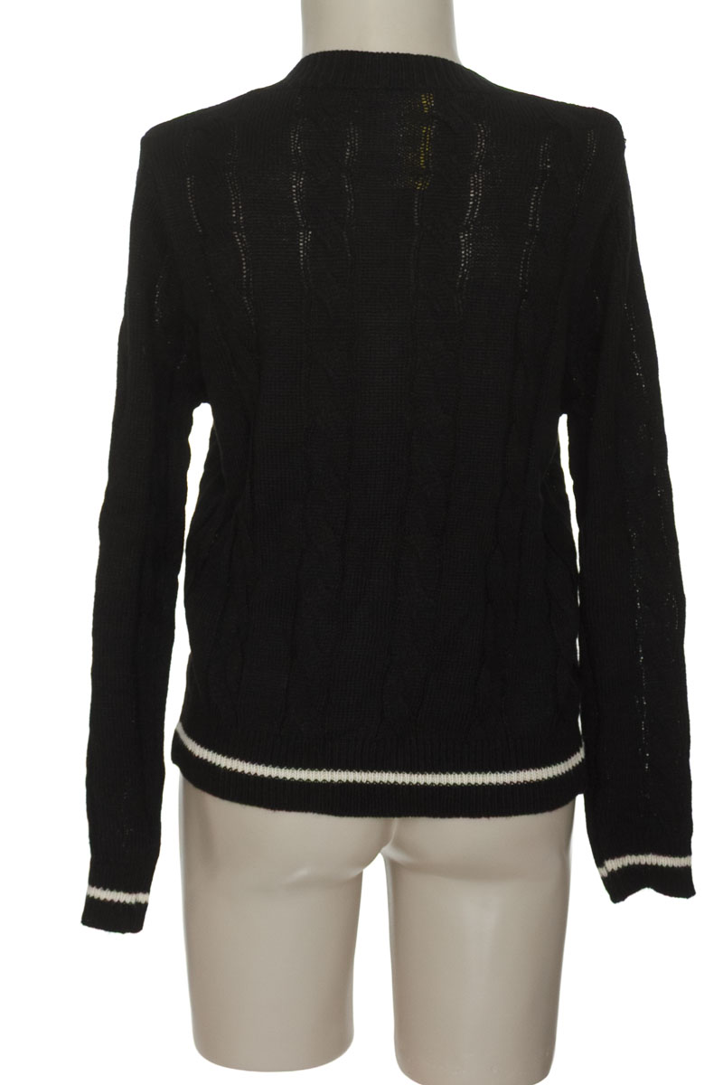 Sweater color Negro - Closeando