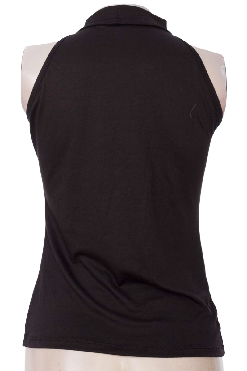 Top / Camiseta color Negro - Closeando