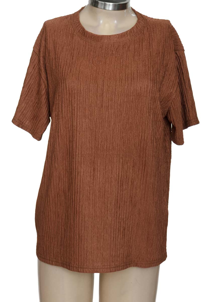 Top / Camiseta color Café - Closeando