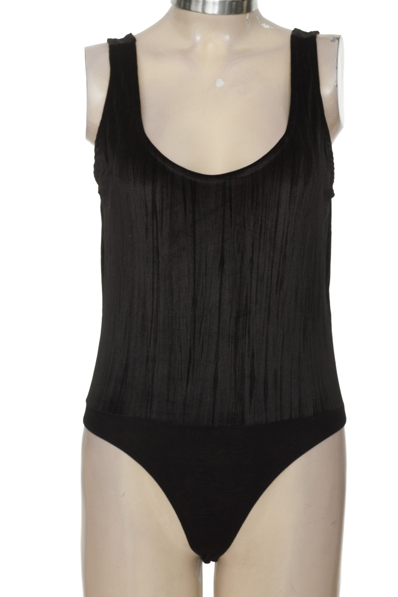 Top / Camiseta color Negro - Koaj