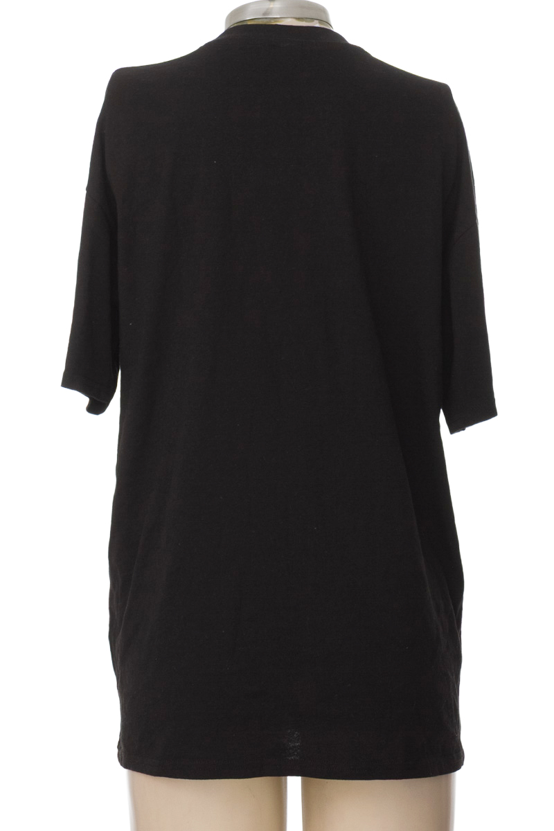 Top / Camiseta color Negro - Brisco Brands