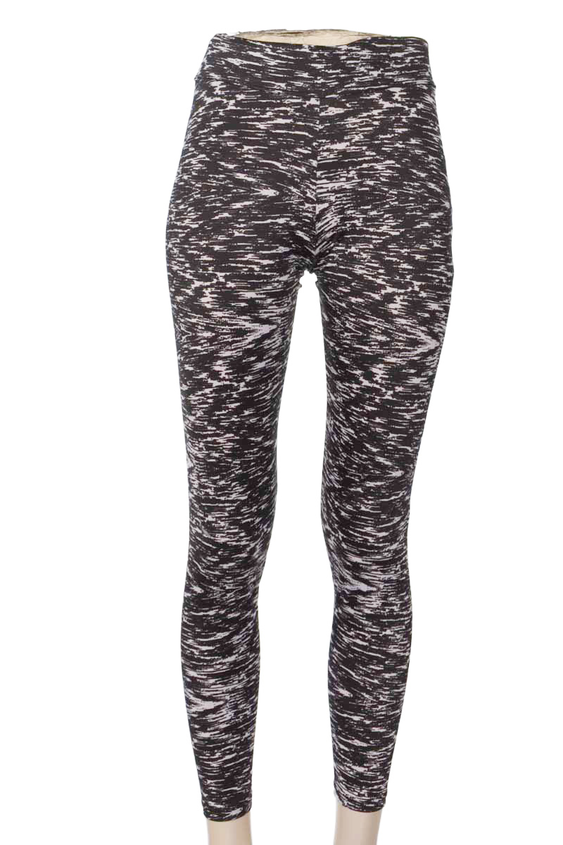 Ropa Deportiva / Salida de Baño color Negro - Closeando