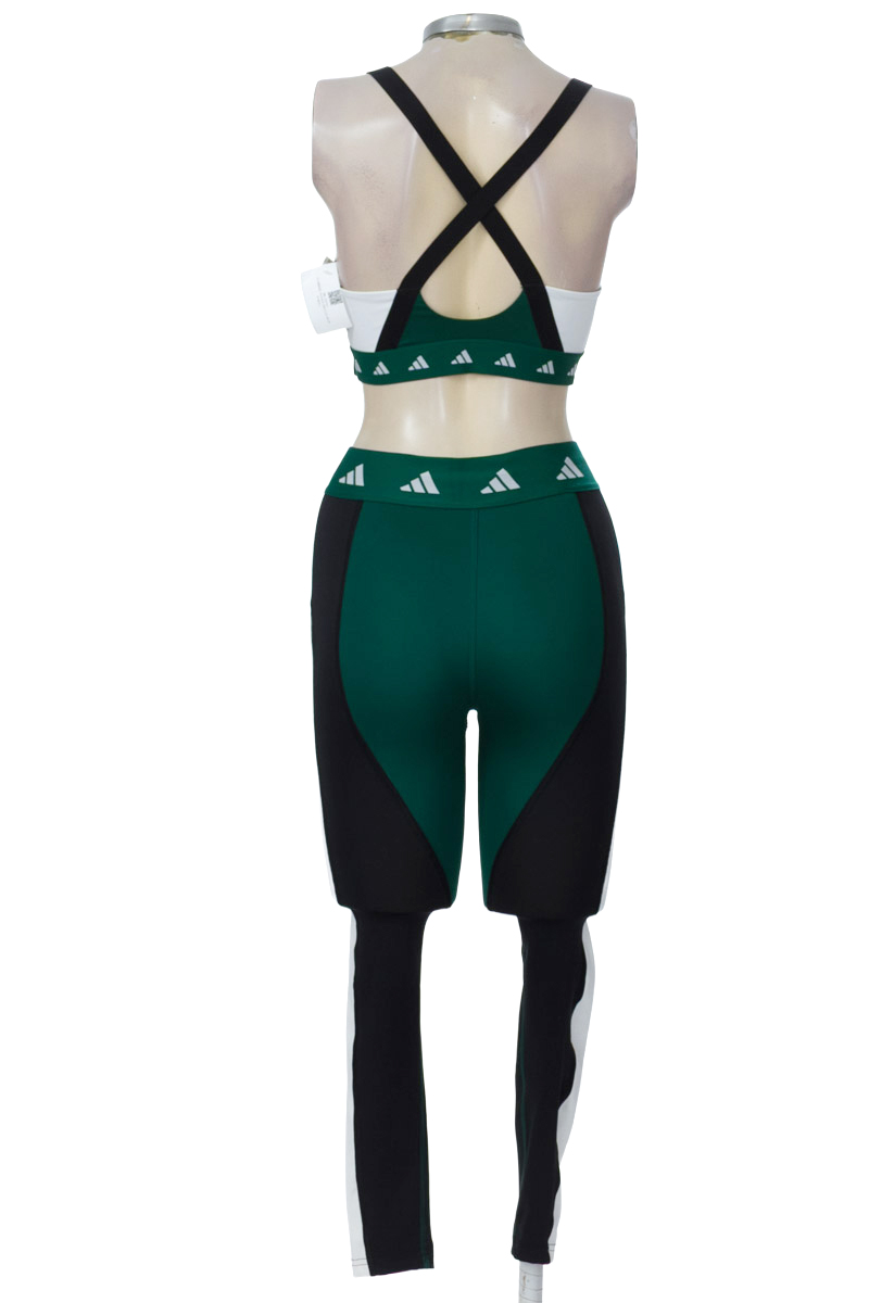 Ropa Deportiva / Salida de Baño color Verde - Adidas