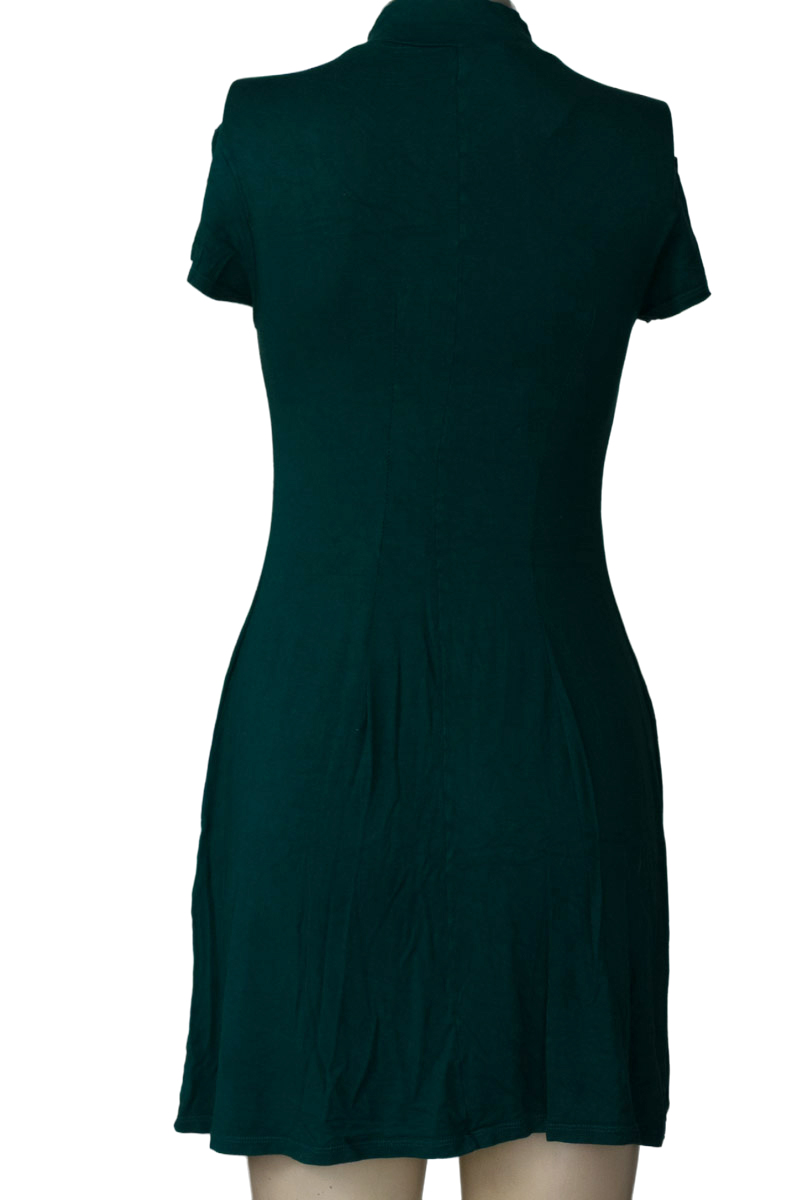 Vestido / Enterizo color Verde - Closeando