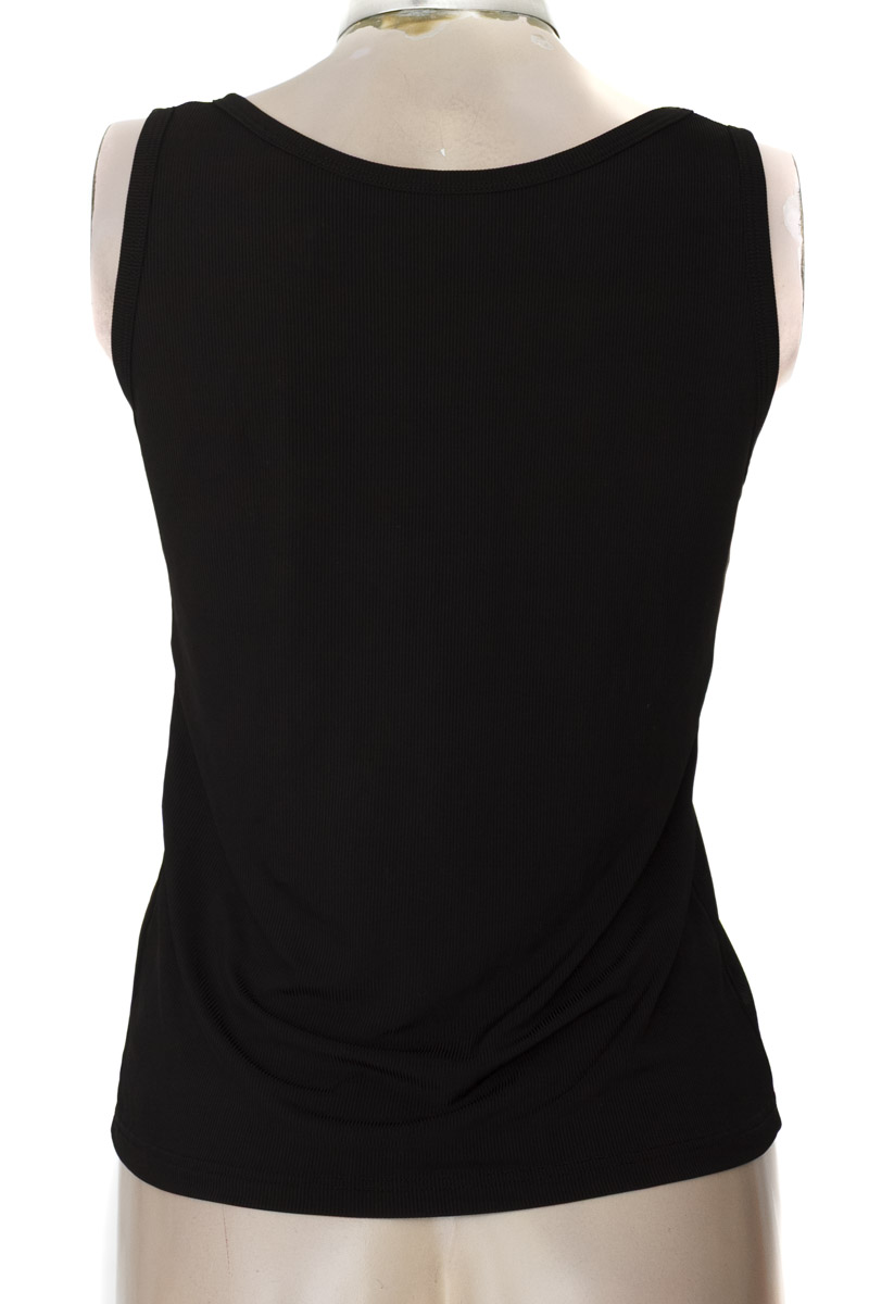 Top / Camiseta color Negro - Closeando