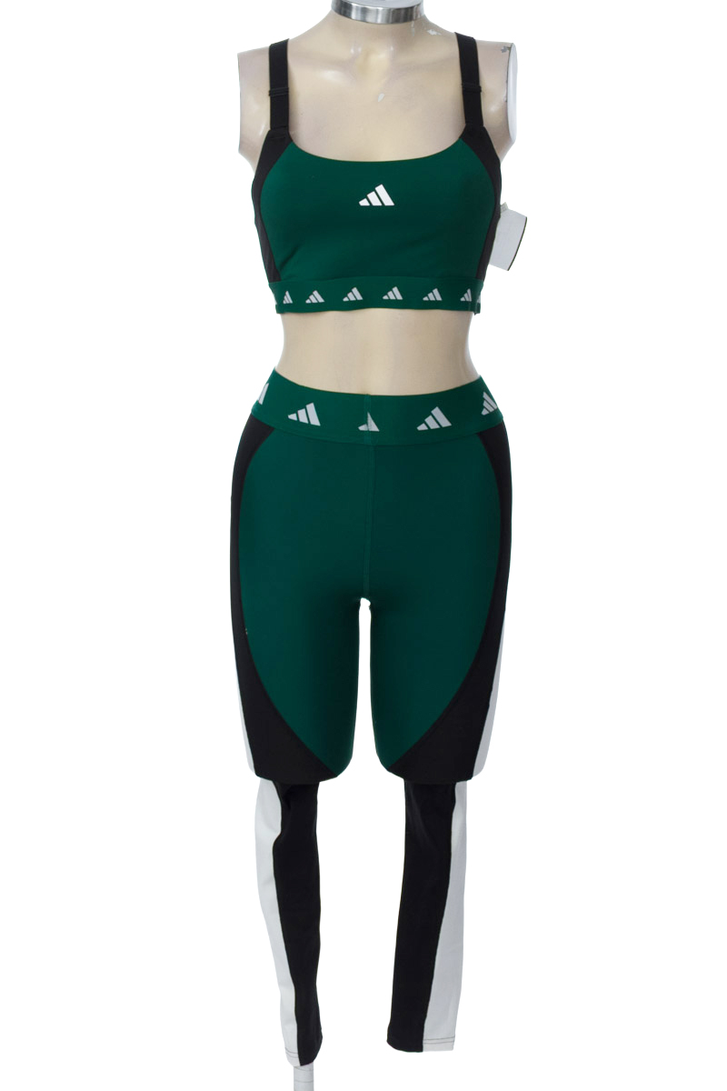 Ropa Deportiva / Salida de Baño color Verde - Adidas