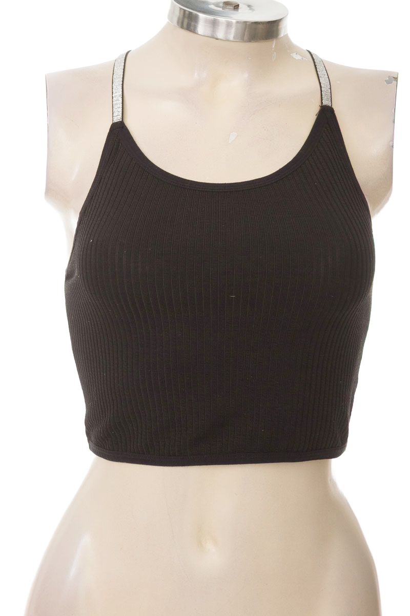 Top / Camiseta color Negro - Closeando