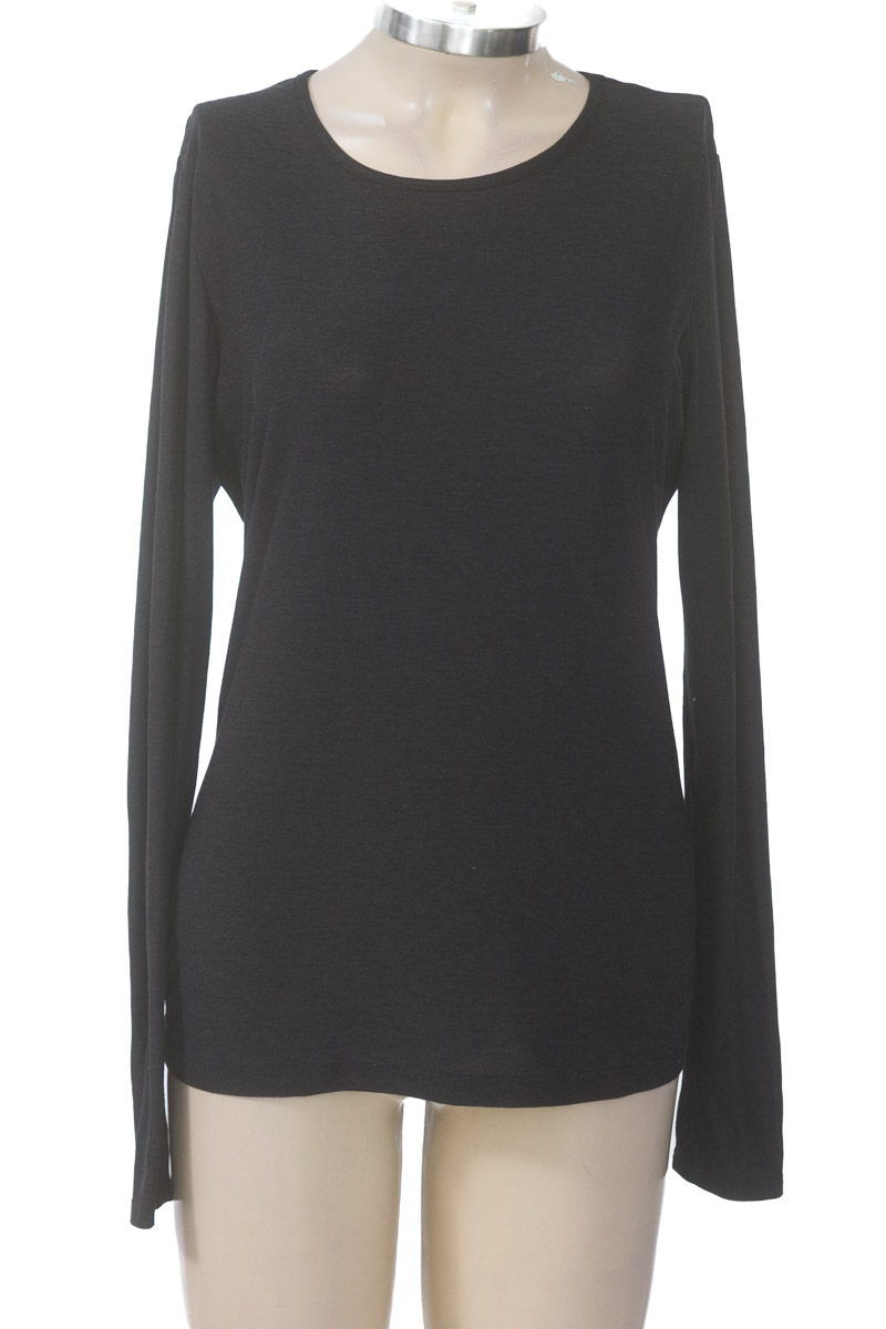 Ropa Deportiva / Salida de Baño color Negro - Beyond Yoga