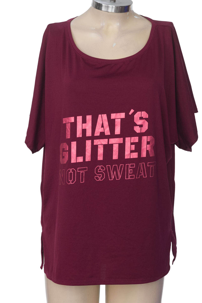 Ropa Deportiva / Salida de Baño color Vinotinto - Closeando