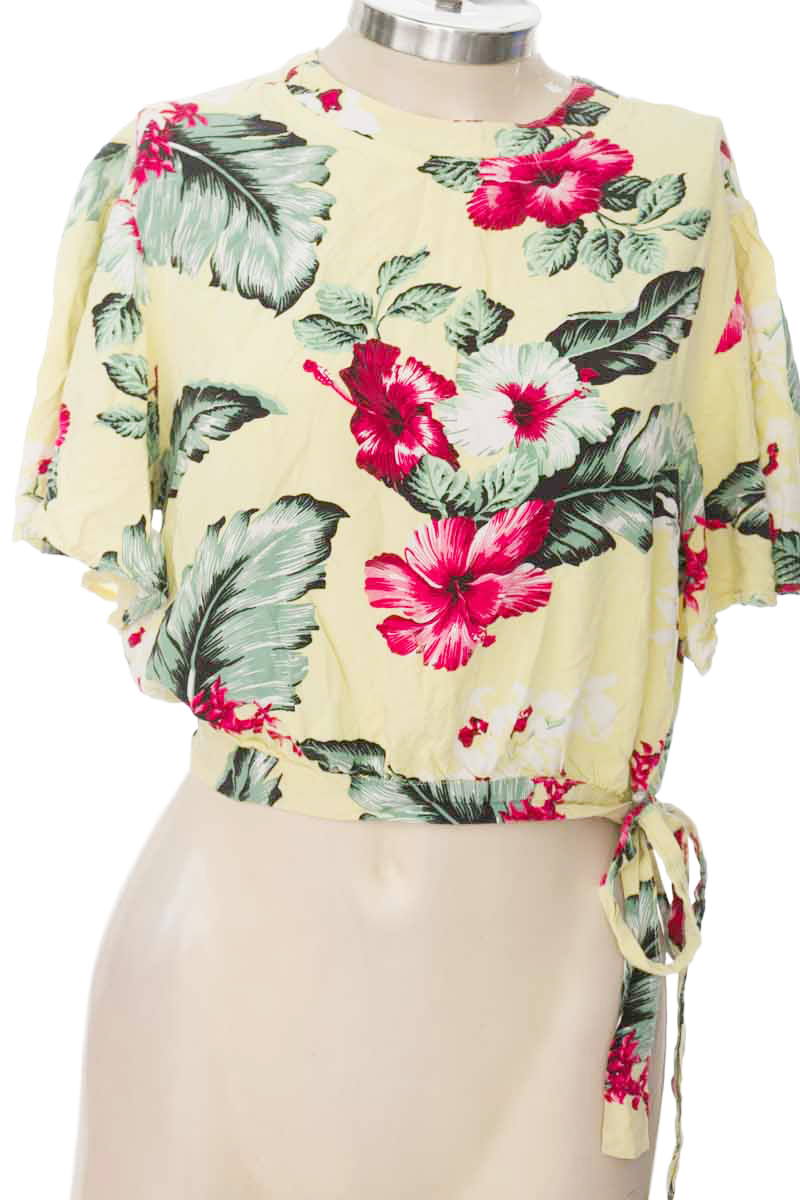 Top / Camiseta color Amarillo - Rifle