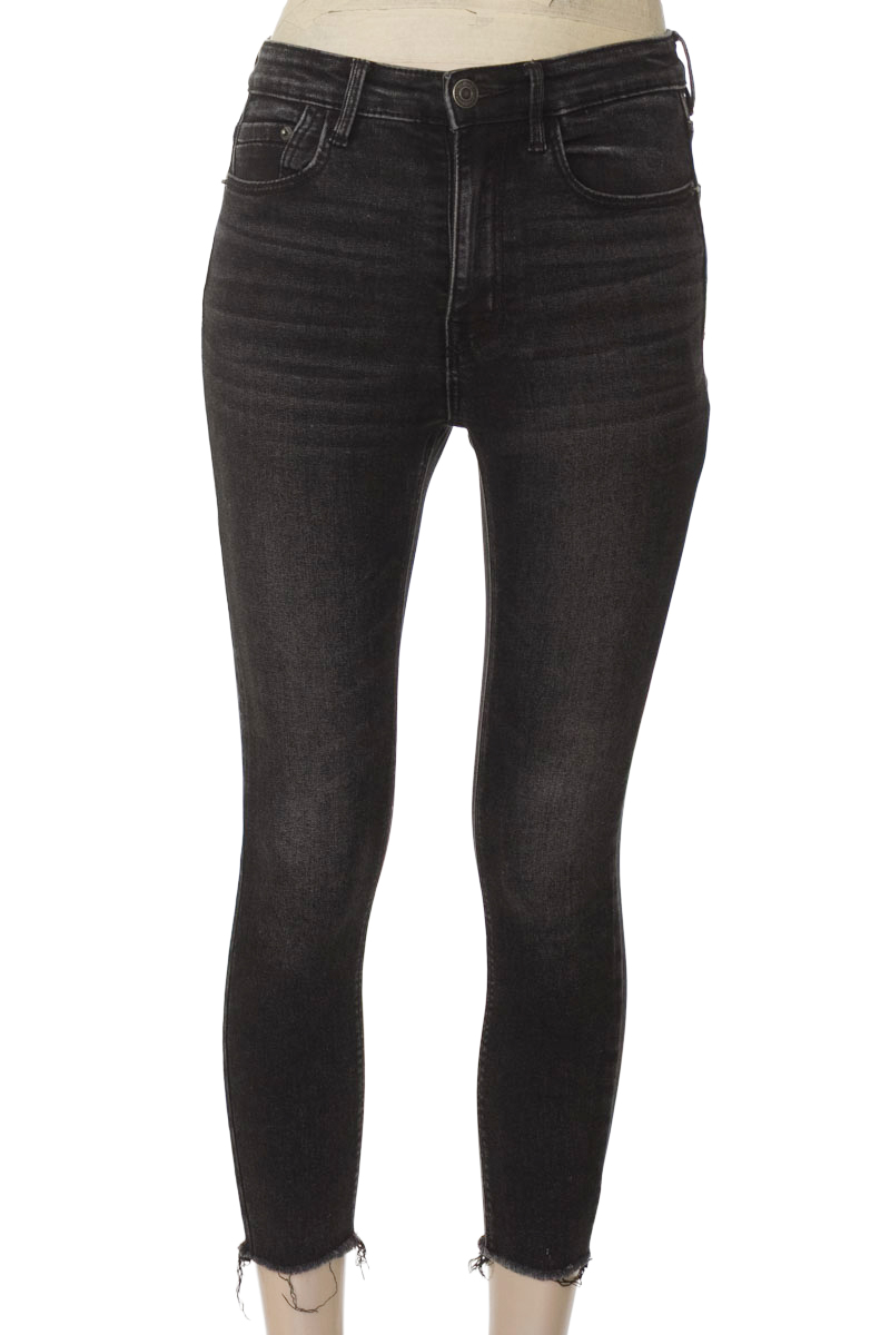 Pantalones color Negro - Stradivarius