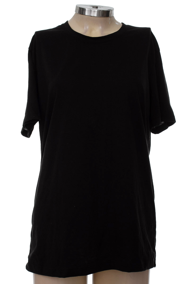 Top / Camiseta color Negro - Closeando