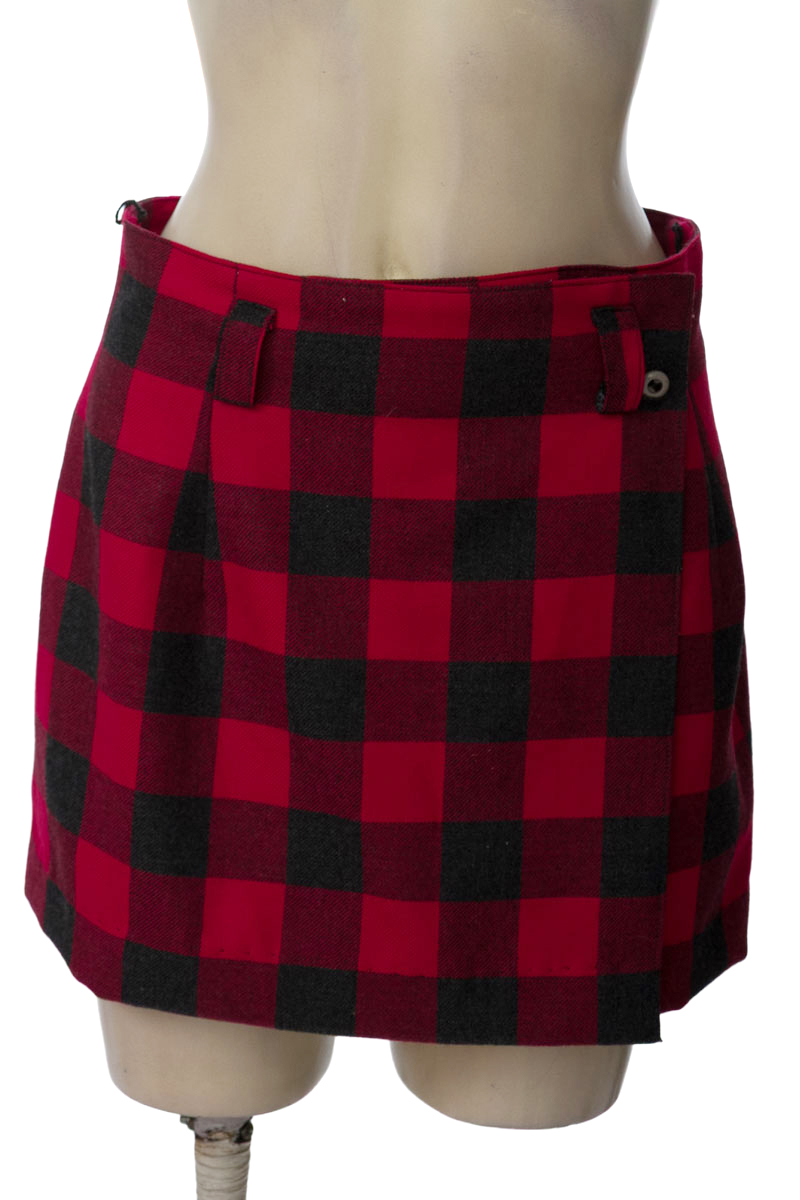 Falda color Rojo - Closeando