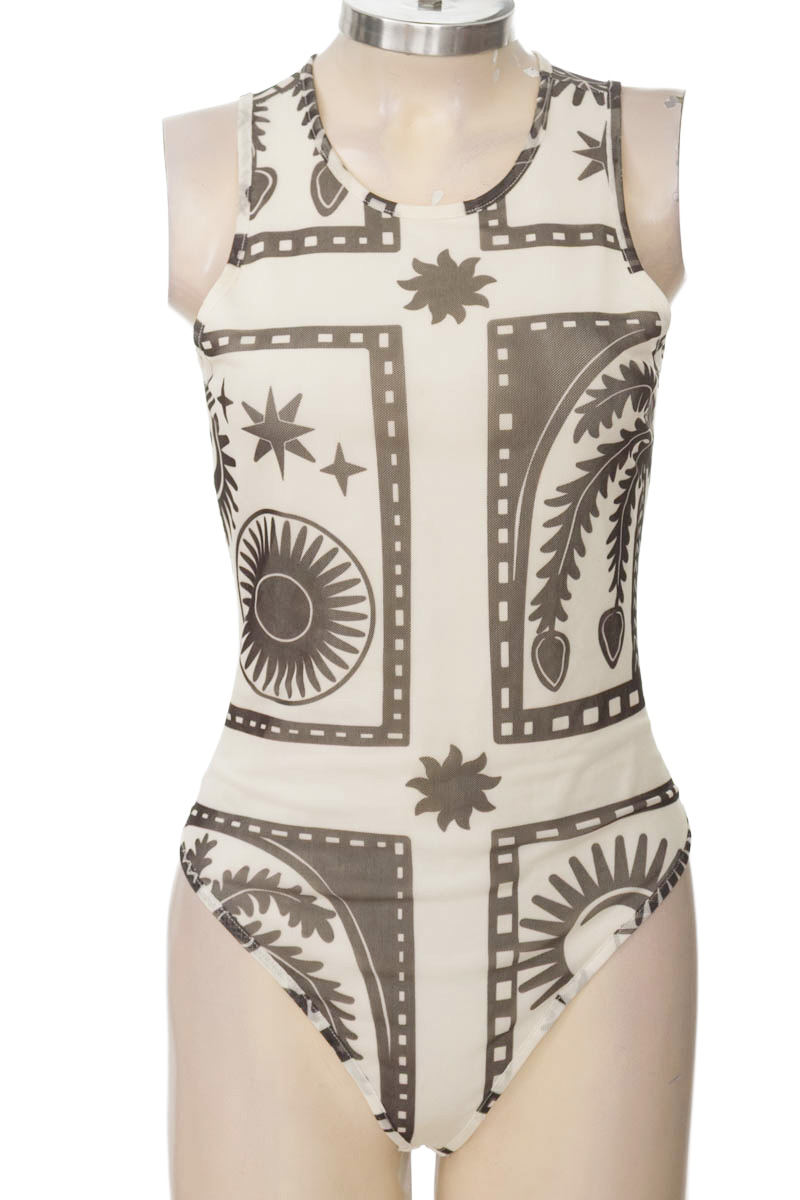 Top / Camiseta color Beige - Closeando