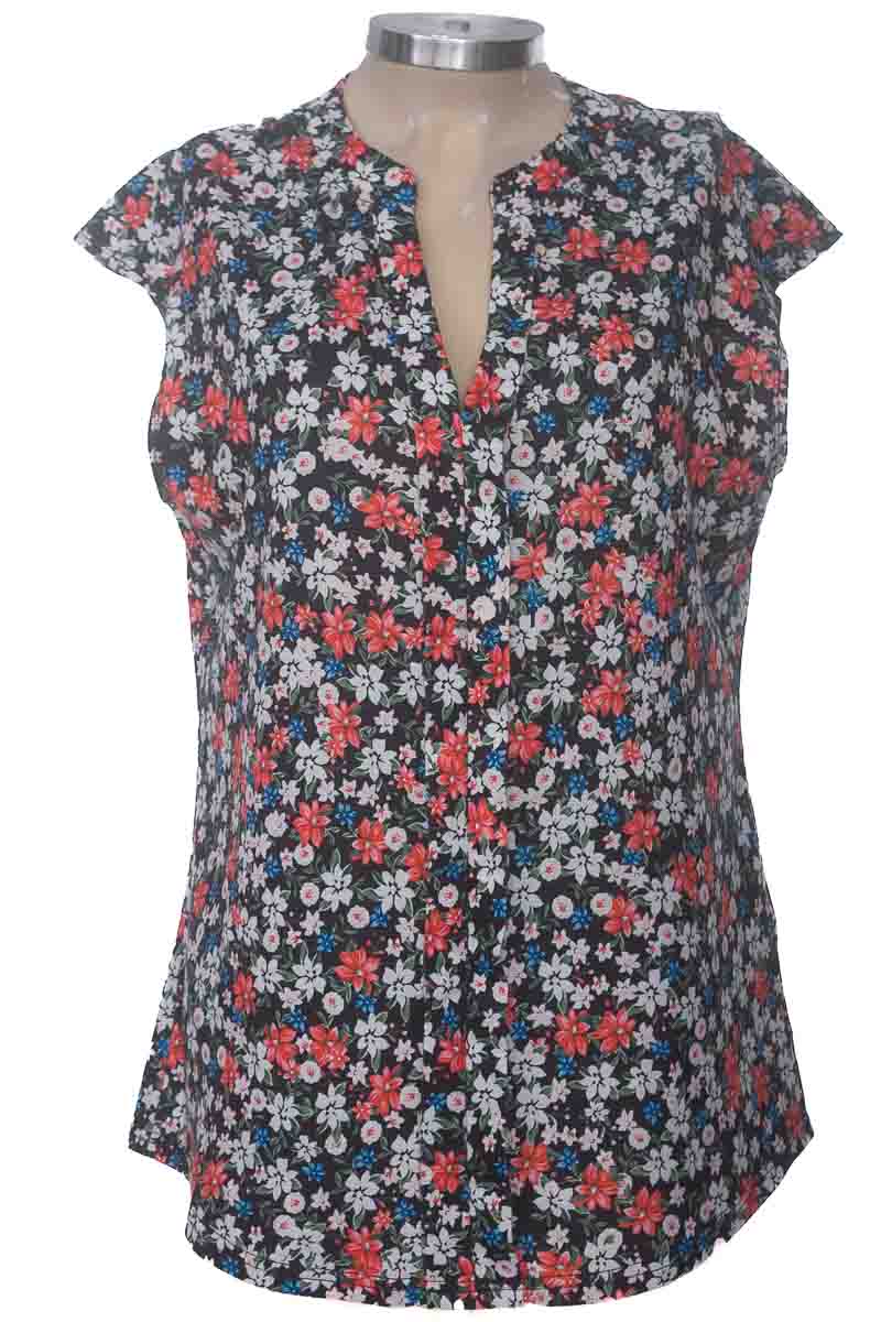 Top / Camiseta color Negro - Closeando