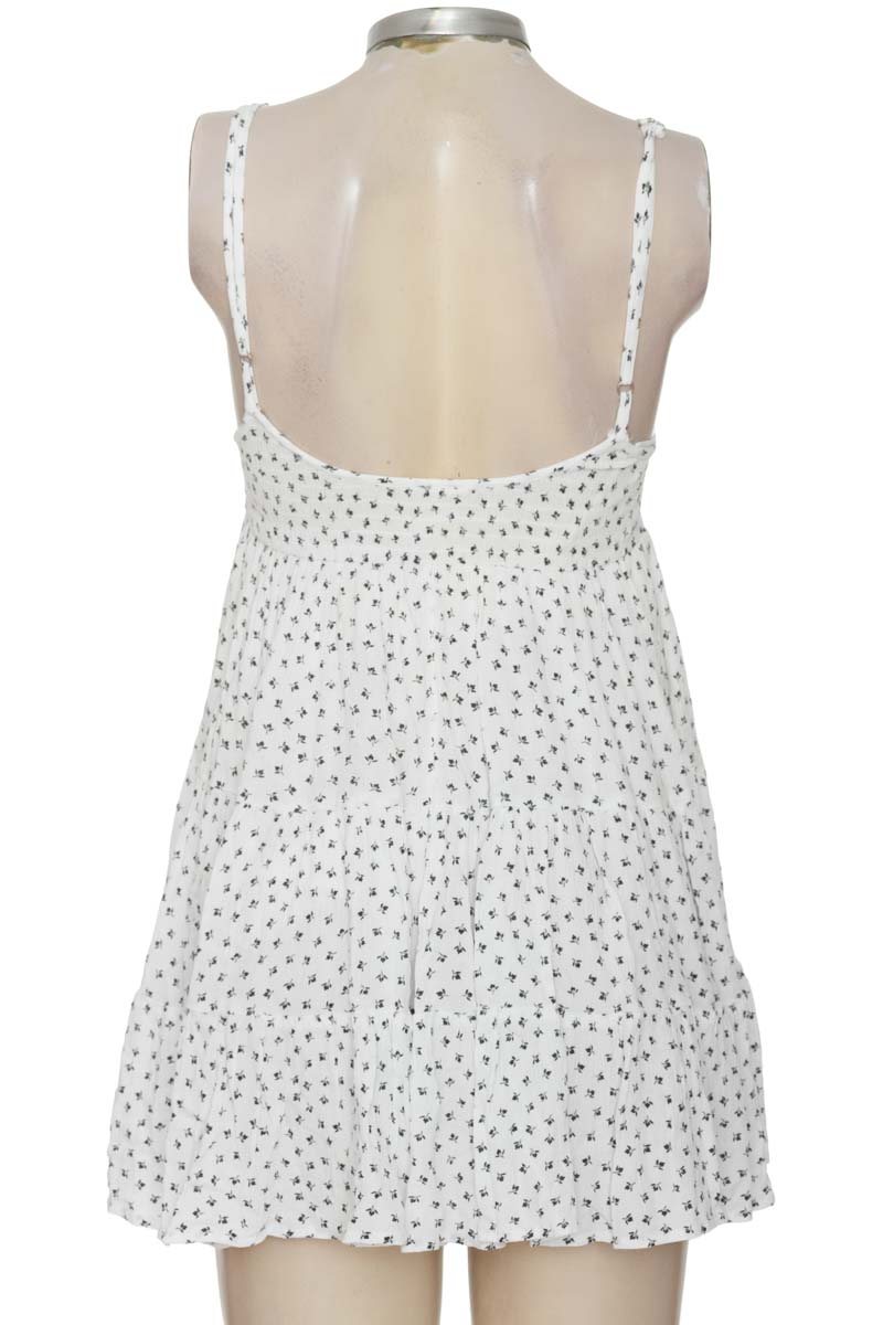 Vestido / Enterizo color Blanco - Stradivarius