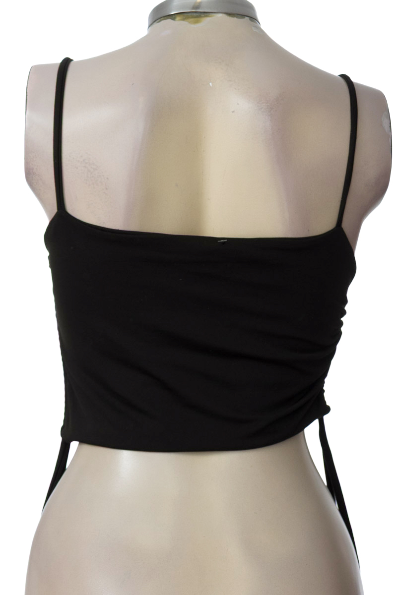 Top / Camiseta color Negro - Closeando