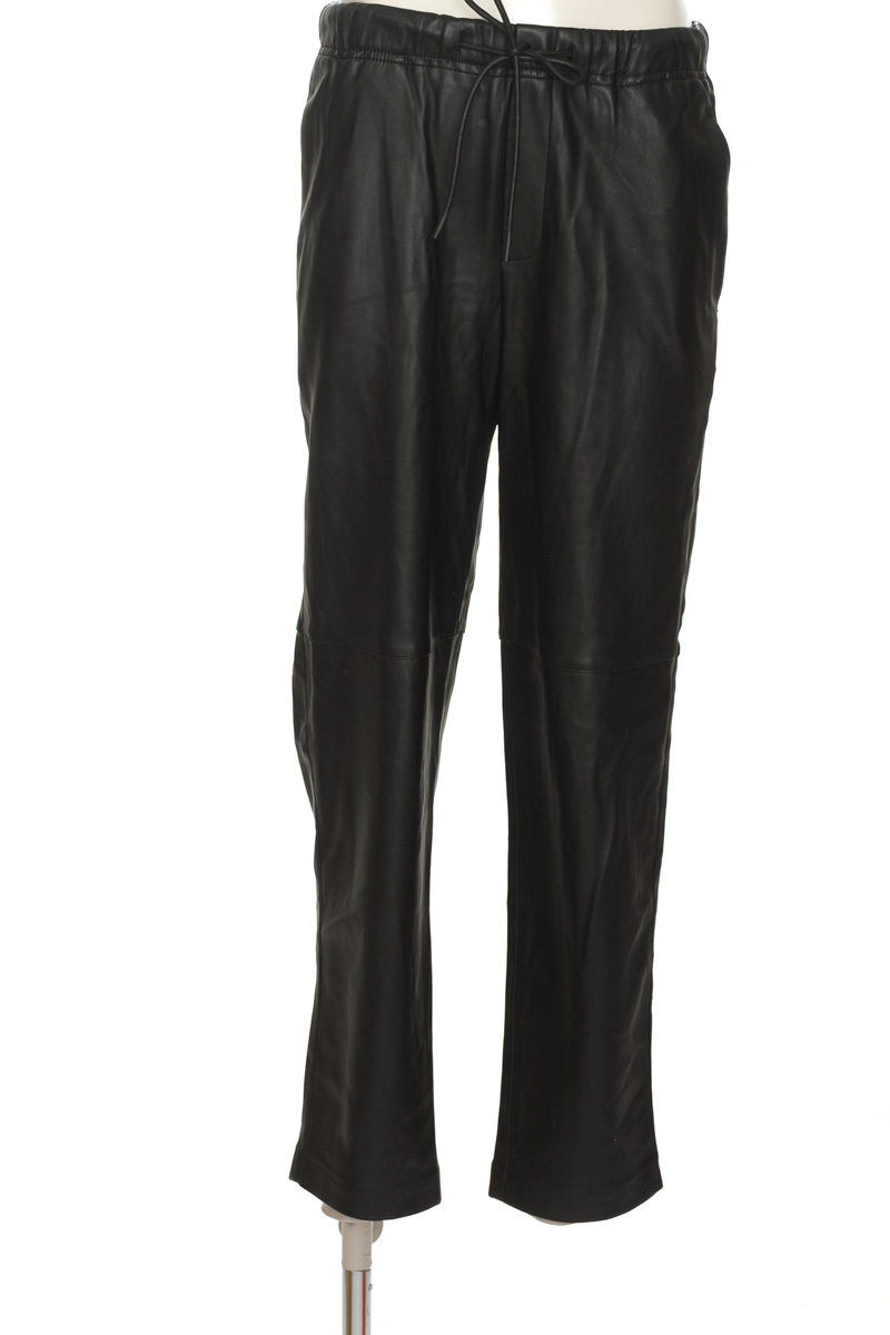 Pantalones color Negro - MNG