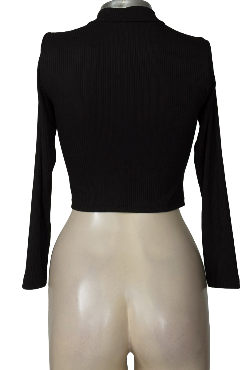 Top / Camiseta color Negro - Closeando
