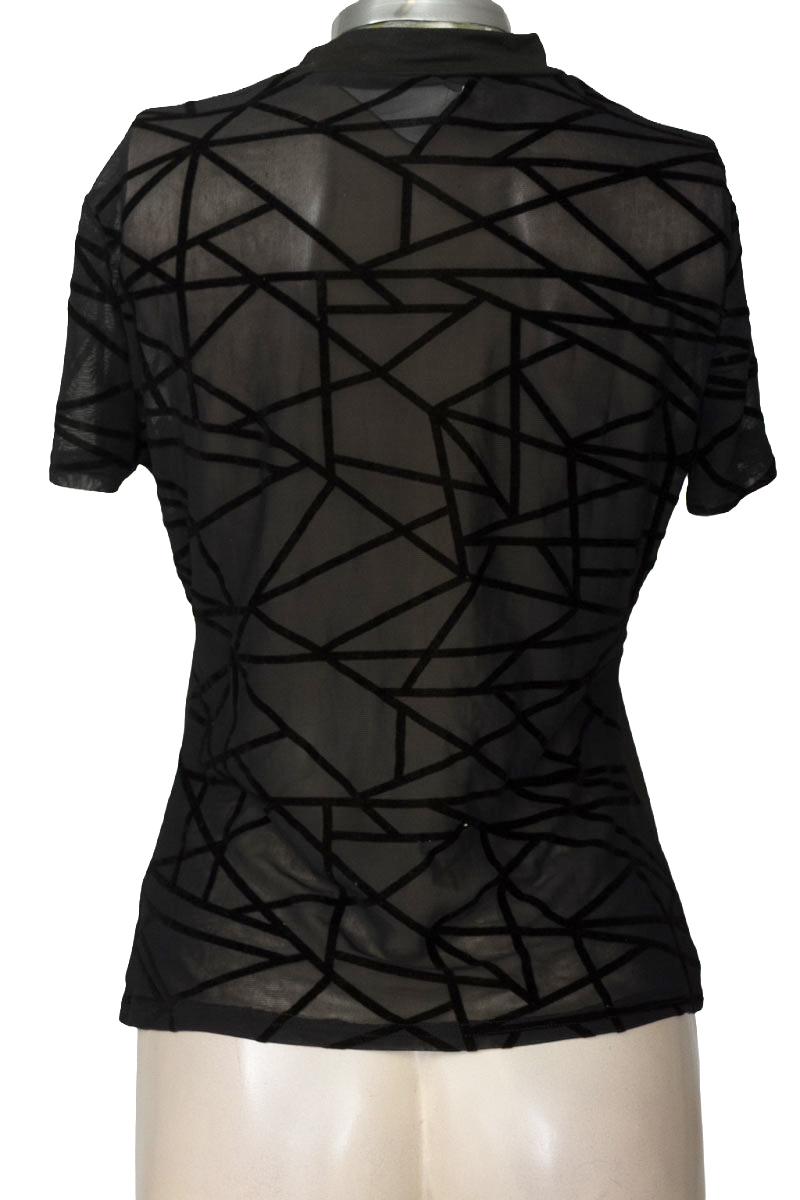 Top / Camiseta color Negro - Closeando