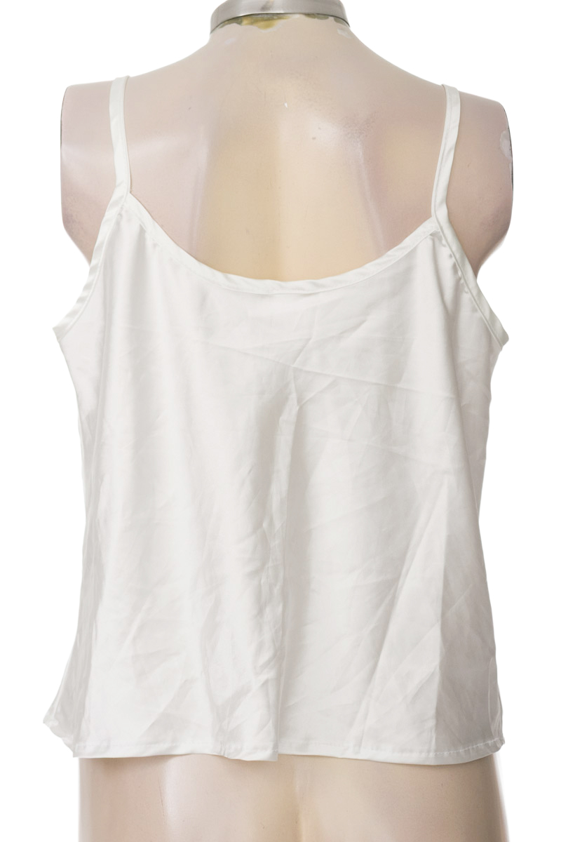 Top / Camiseta color Blanco - Yerba Buena