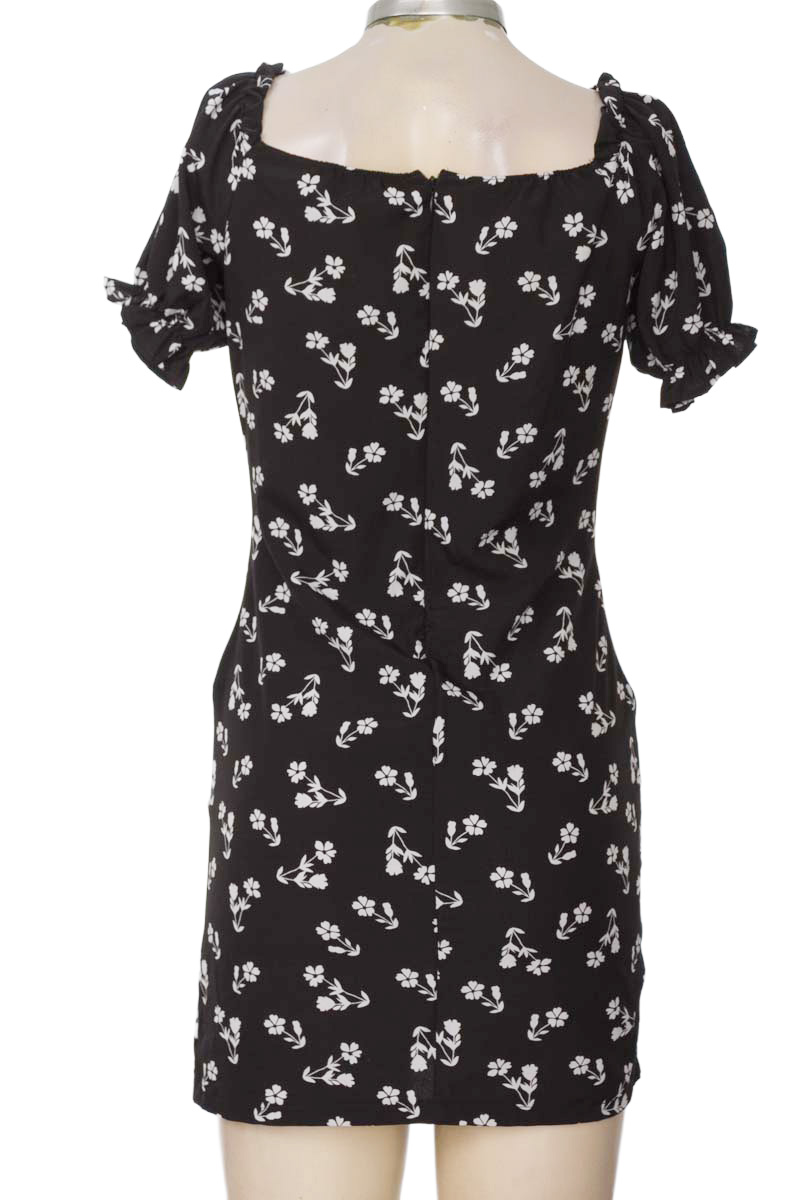 Vestido / Enterizo color Negro - Closeando