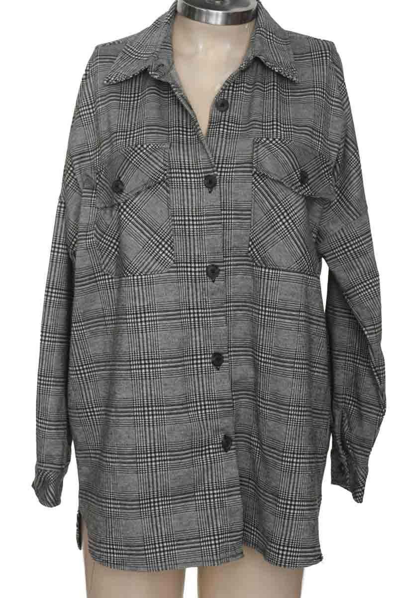 Chaqueta / Abrigo color Gris - Stradivarius
