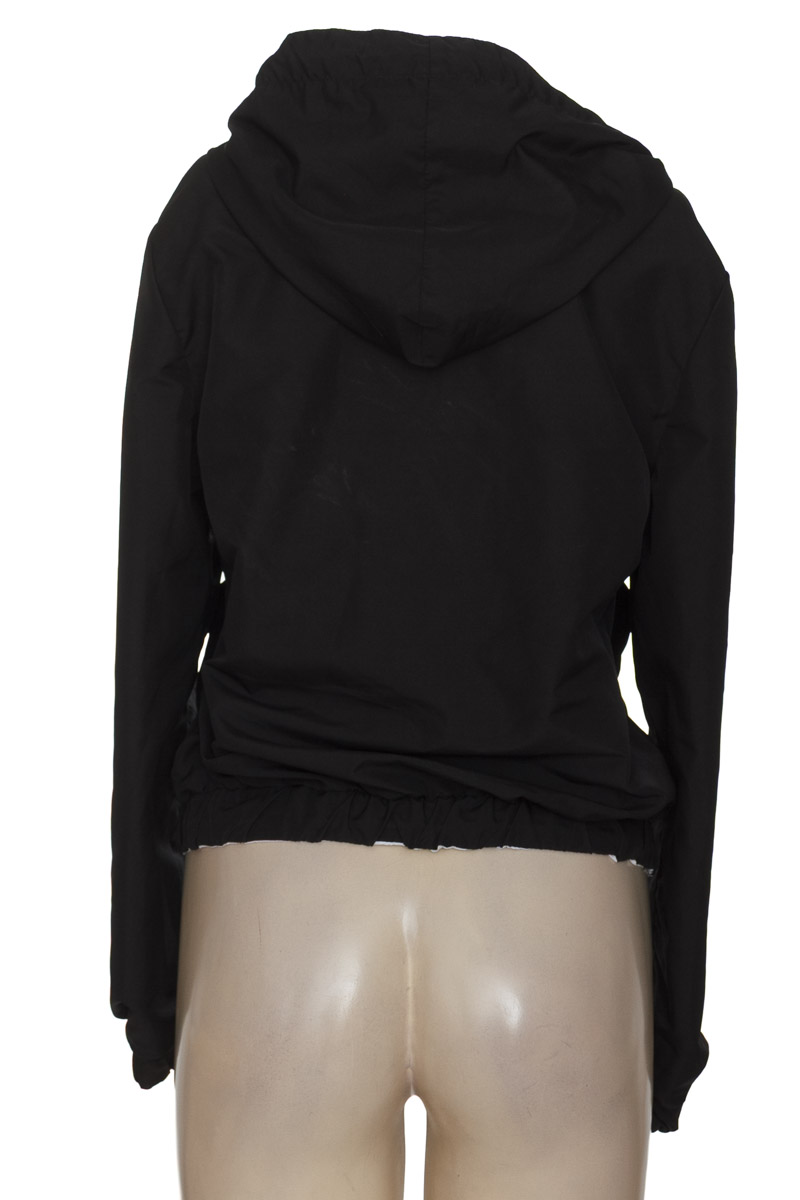 Chaqueta / Abrigo color Negro - Closeando