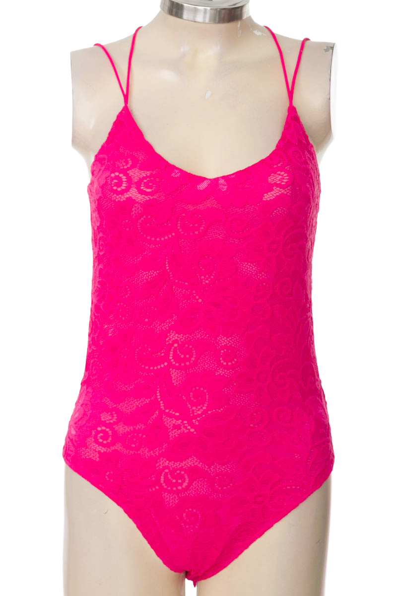 Top / Camiseta color Fucsia - Derek