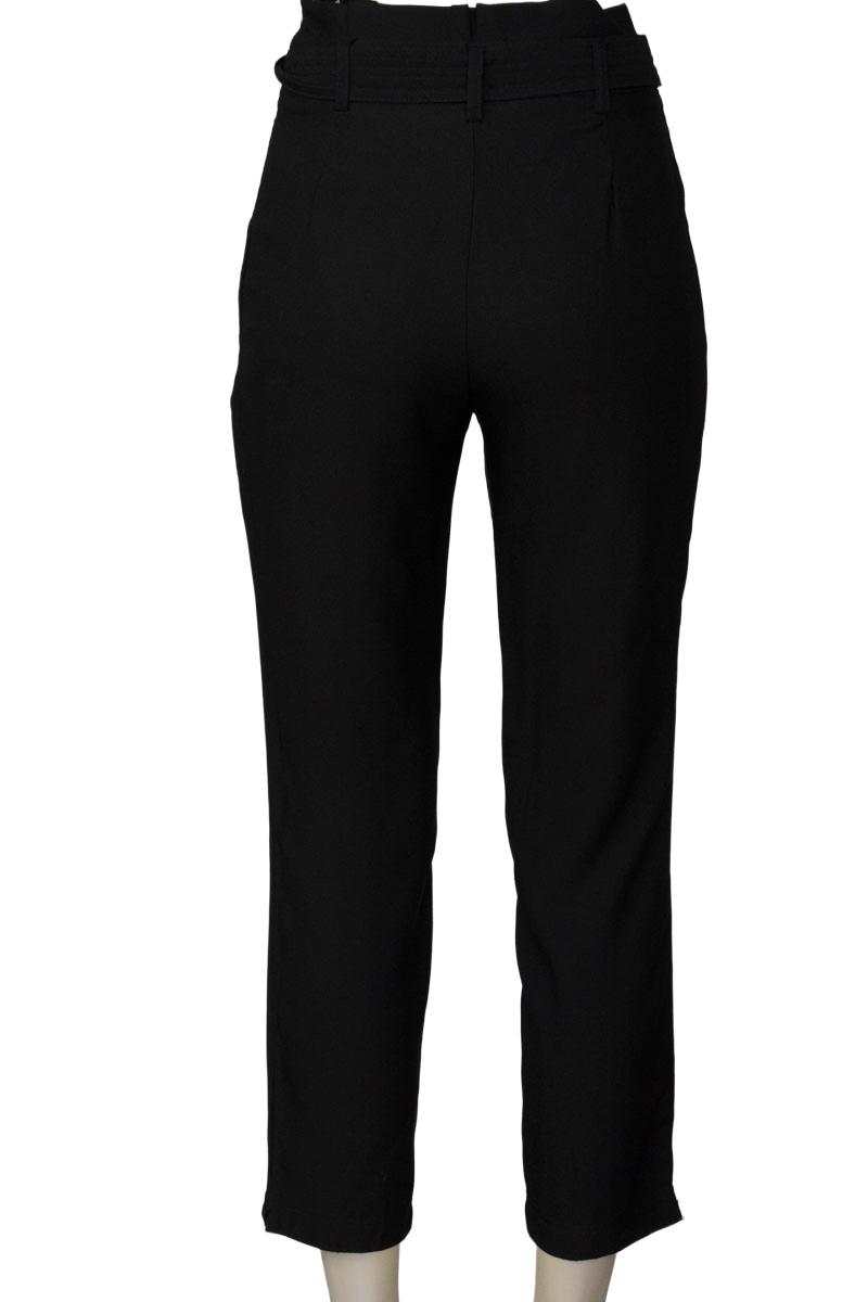 Pantalones color Negro - Stradivarius