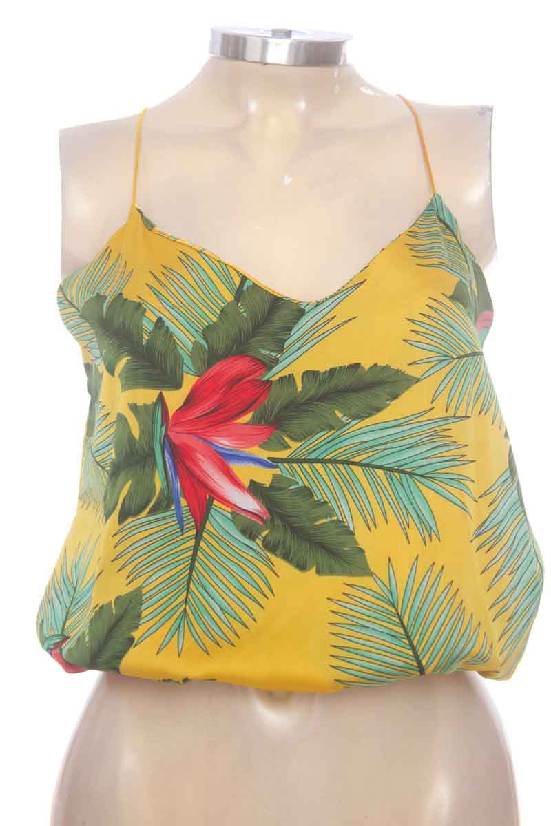 Top / Camiseta color Amarillo - Closeando