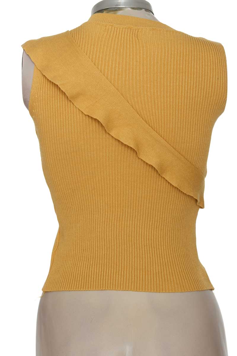 Top / Camiseta color Mostaza - Closeando