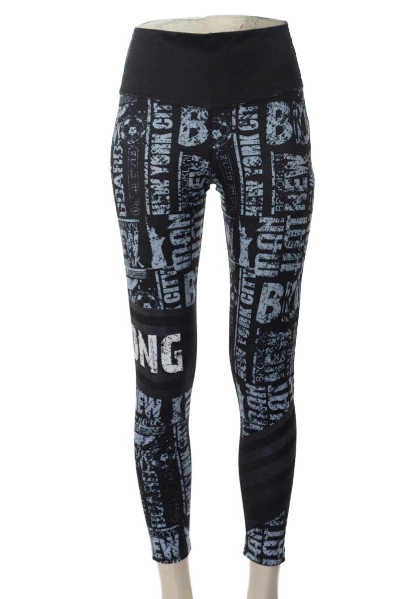 Ropa Deportiva / Salida de Baño color Negro - Closeando