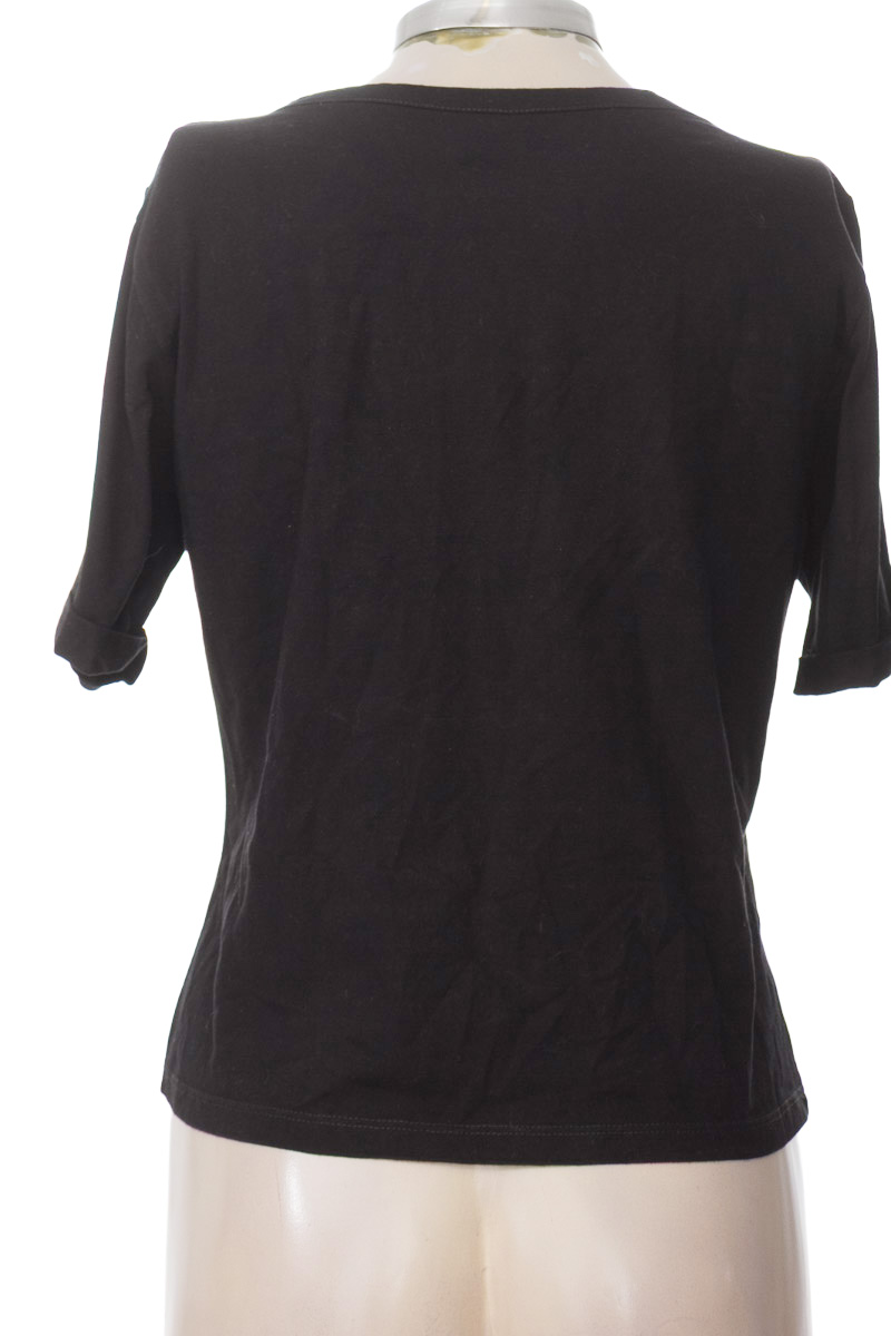 Top / Camiseta color Negro - Closeando