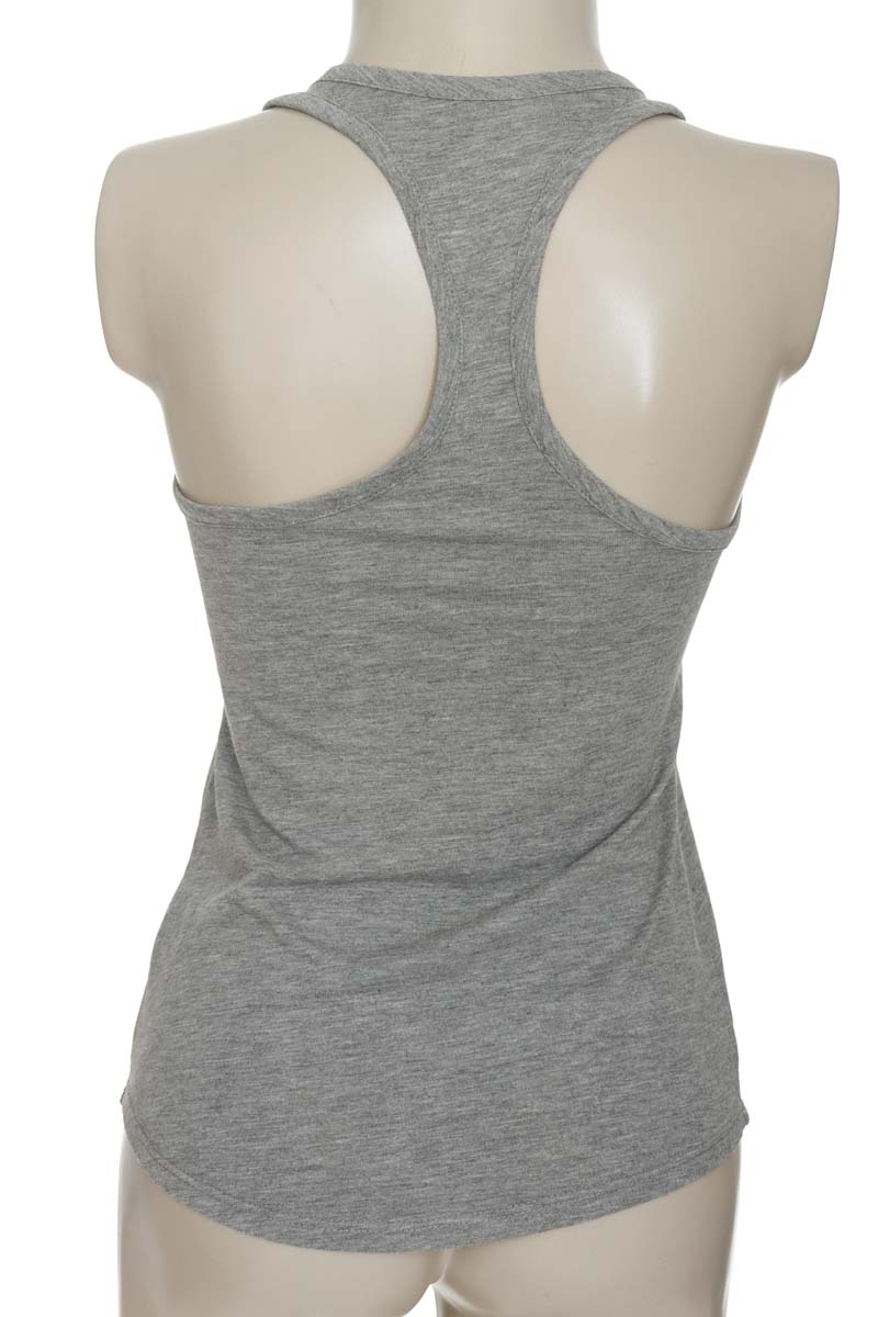 Ropa Deportiva / Salida de Baño color Gris - Nike