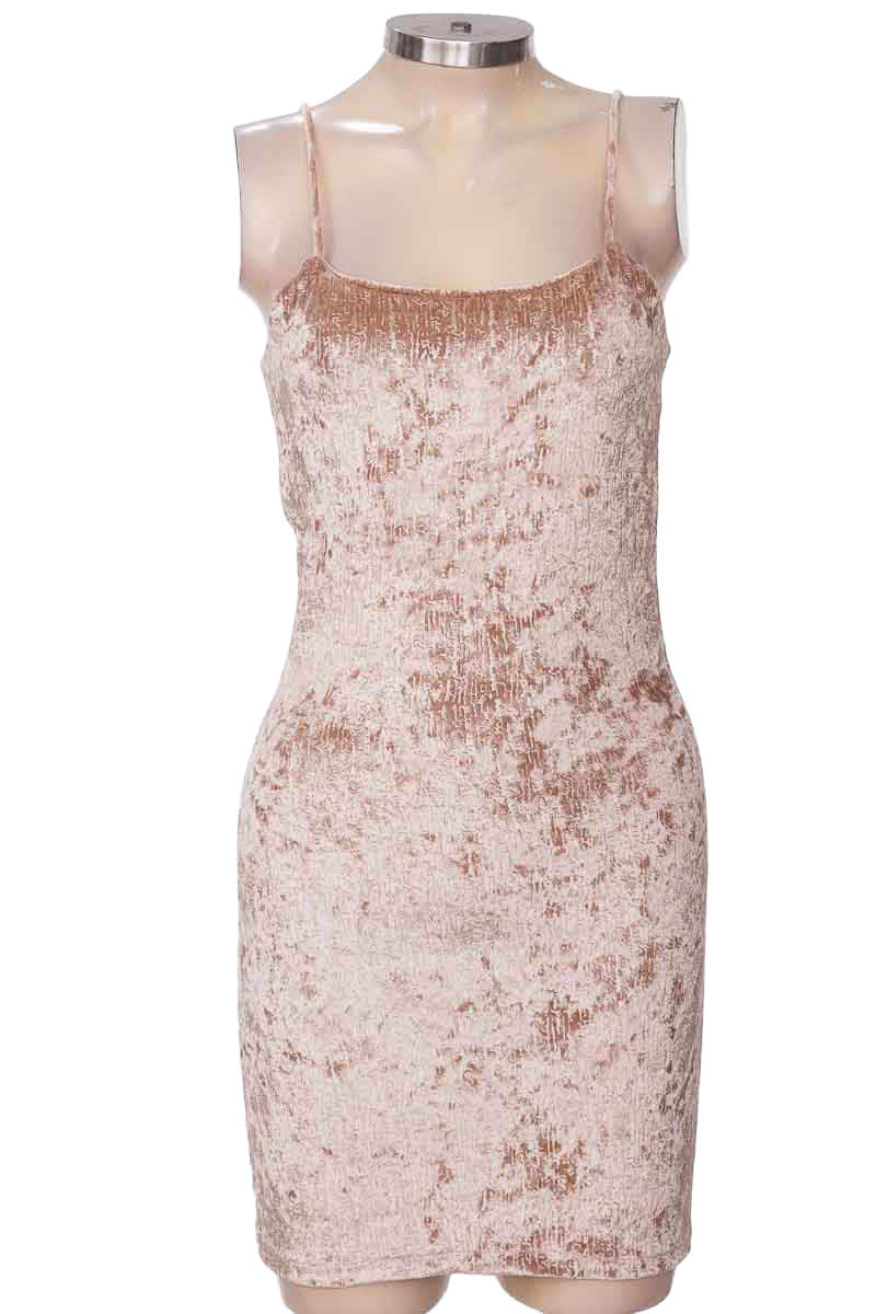 Vestido / Enterizo color Beige - Closeando