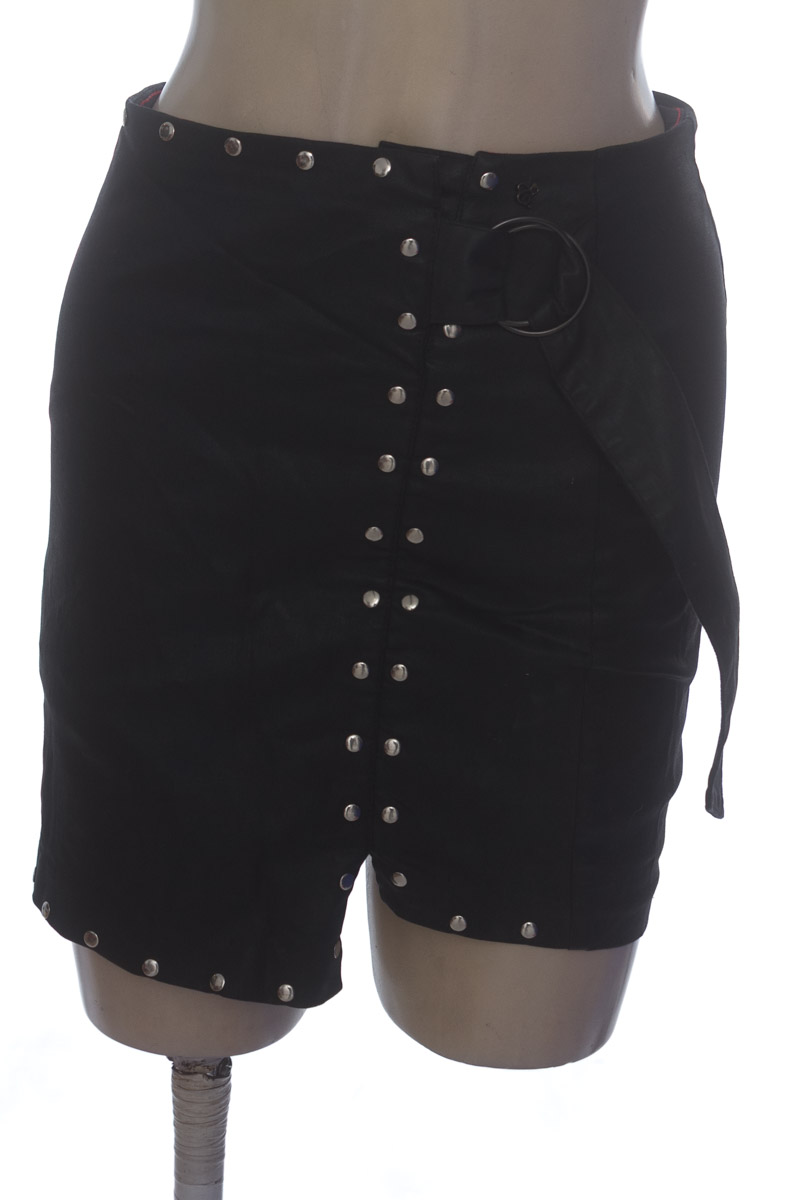 Falda color Negro - Chevignon